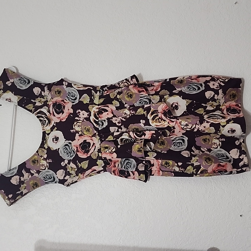 Dress - Picture 3 of 4